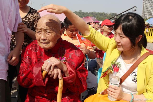 成都養(yǎng)老觀察：責(zé)任與義務(wù)，未來養(yǎng)老院能否代替子女盡孝？(圖3)
