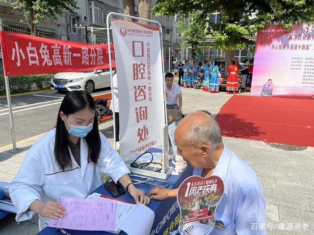 為民服務(wù)養(yǎng)老早市走進(jìn)土門(mén)街道漢城東路社區(qū)(圖4) 為民服務(wù)養(yǎng)老早市走進(jìn)土門(mén)街道漢城東路社區(qū)(圖4)