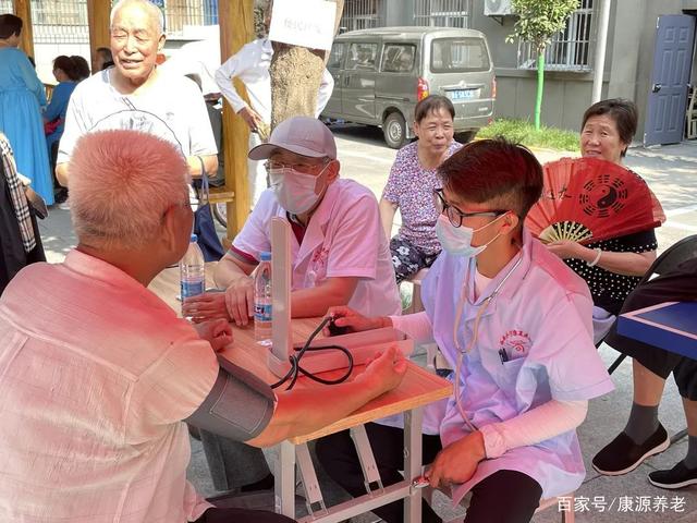 為民服務(wù)養(yǎng)老早市走進(jìn)土門(mén)街道漢城東路社區(qū)(圖7) 為民服務(wù)養(yǎng)老早市走進(jìn)土門(mén)街道漢城東路社區(qū)(圖7)